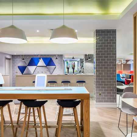 Holiday Inn Express Belfast City By Ihg Bagian luar foto