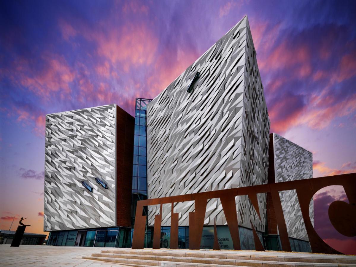 Holiday Inn Express Belfast City By Ihg Bagian luar foto