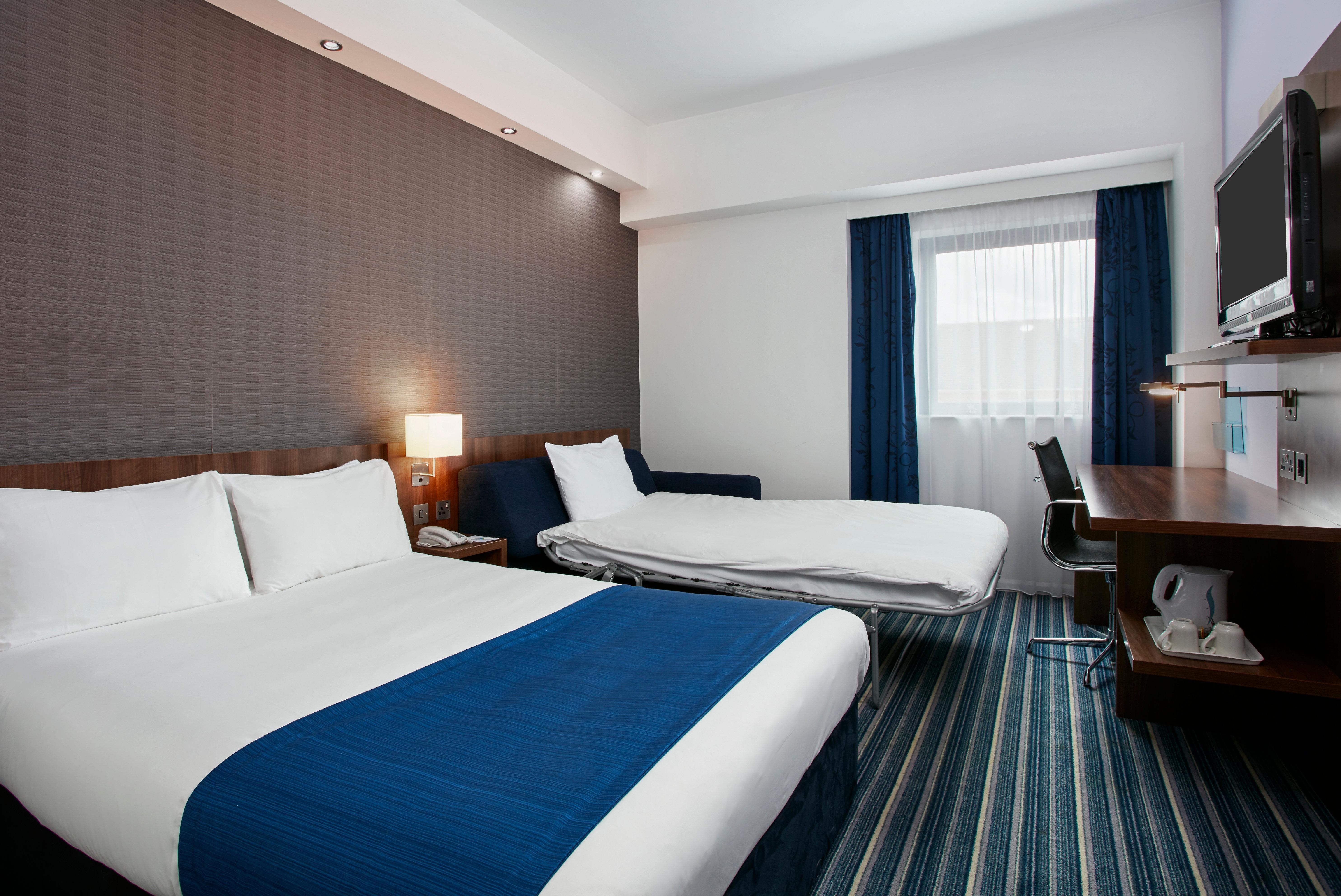 Holiday Inn Express Belfast City By Ihg Bagian luar foto