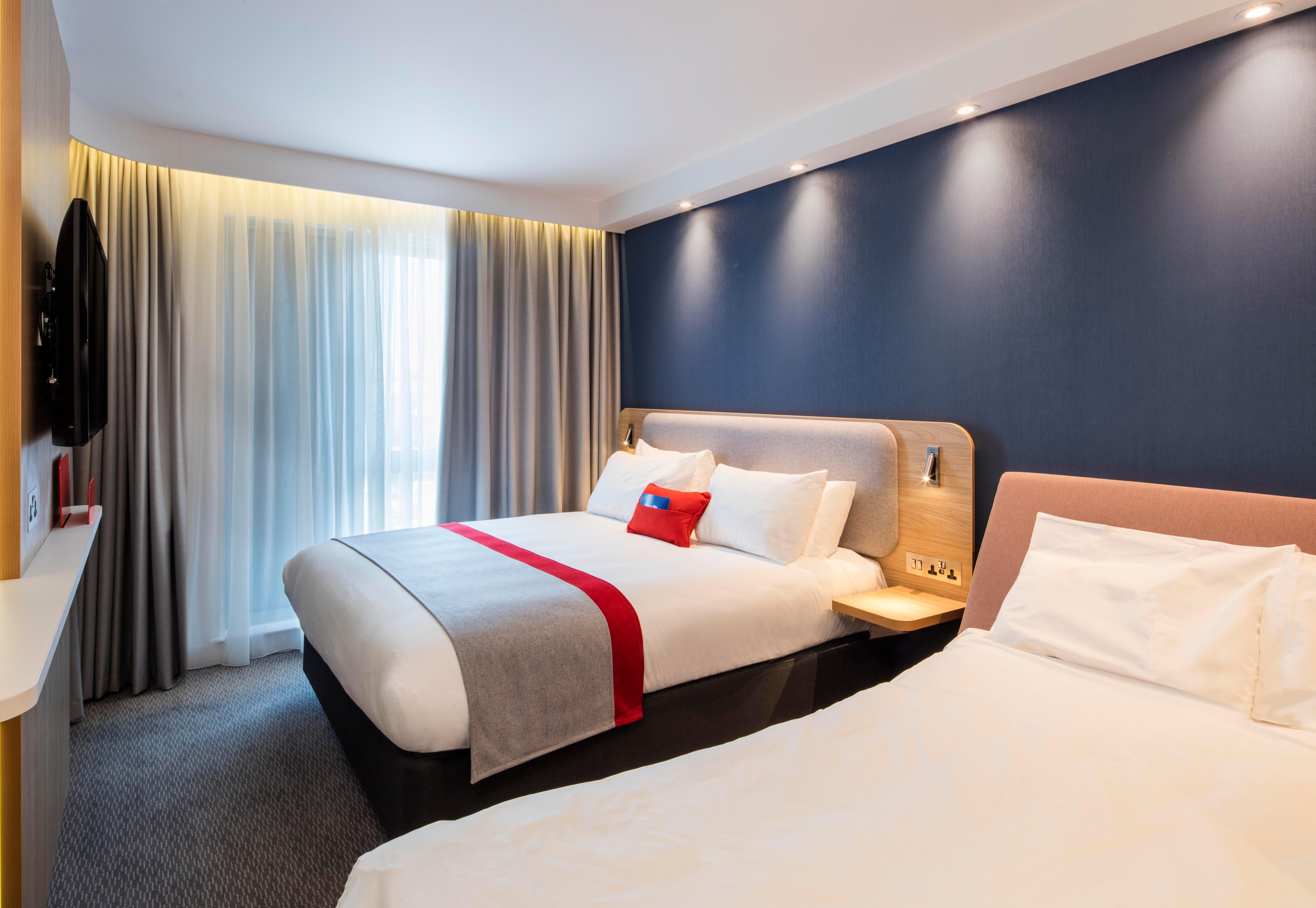 Holiday Inn Express Belfast City By Ihg Bagian luar foto