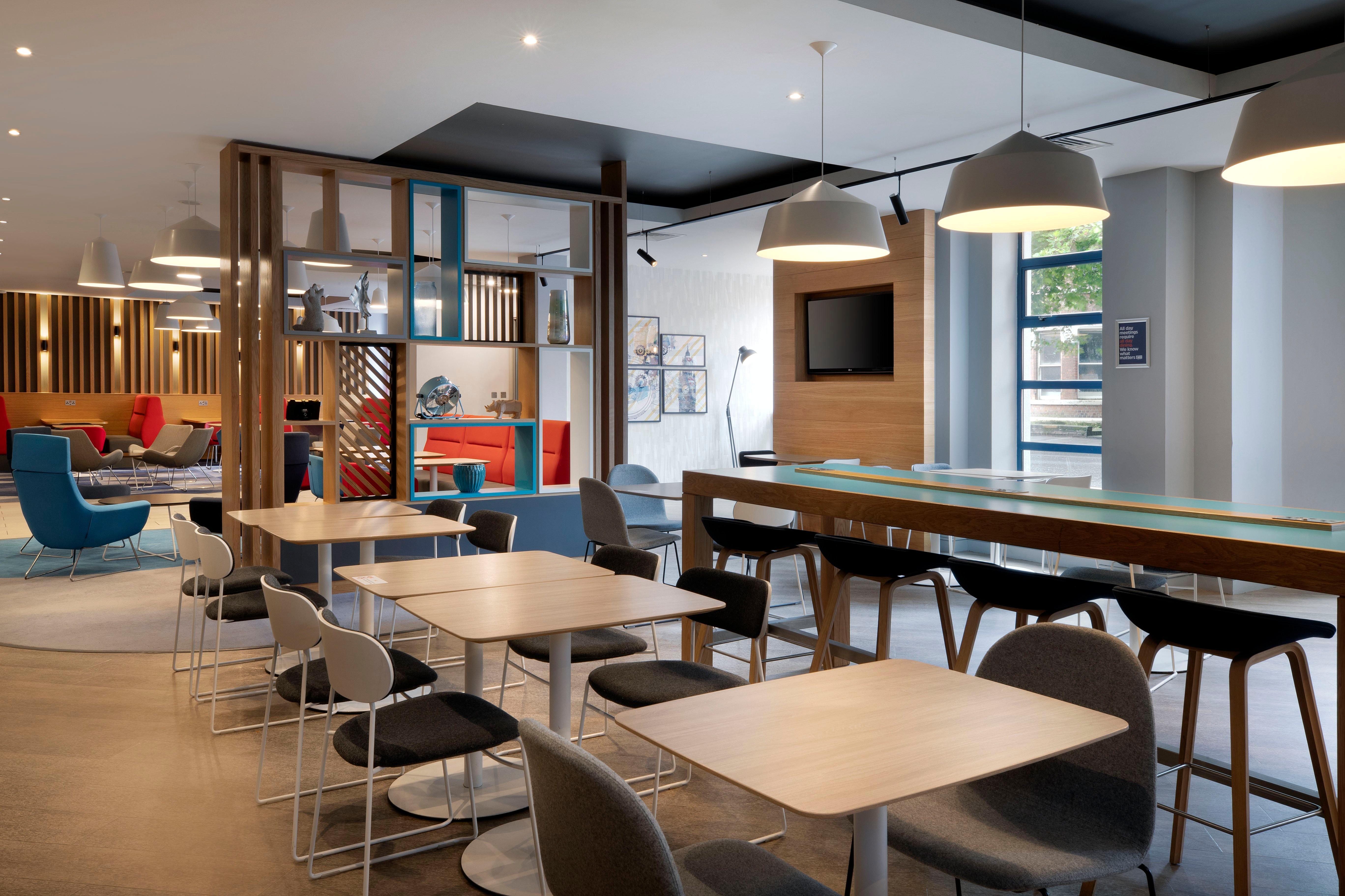 Holiday Inn Express Belfast City By Ihg Bagian luar foto