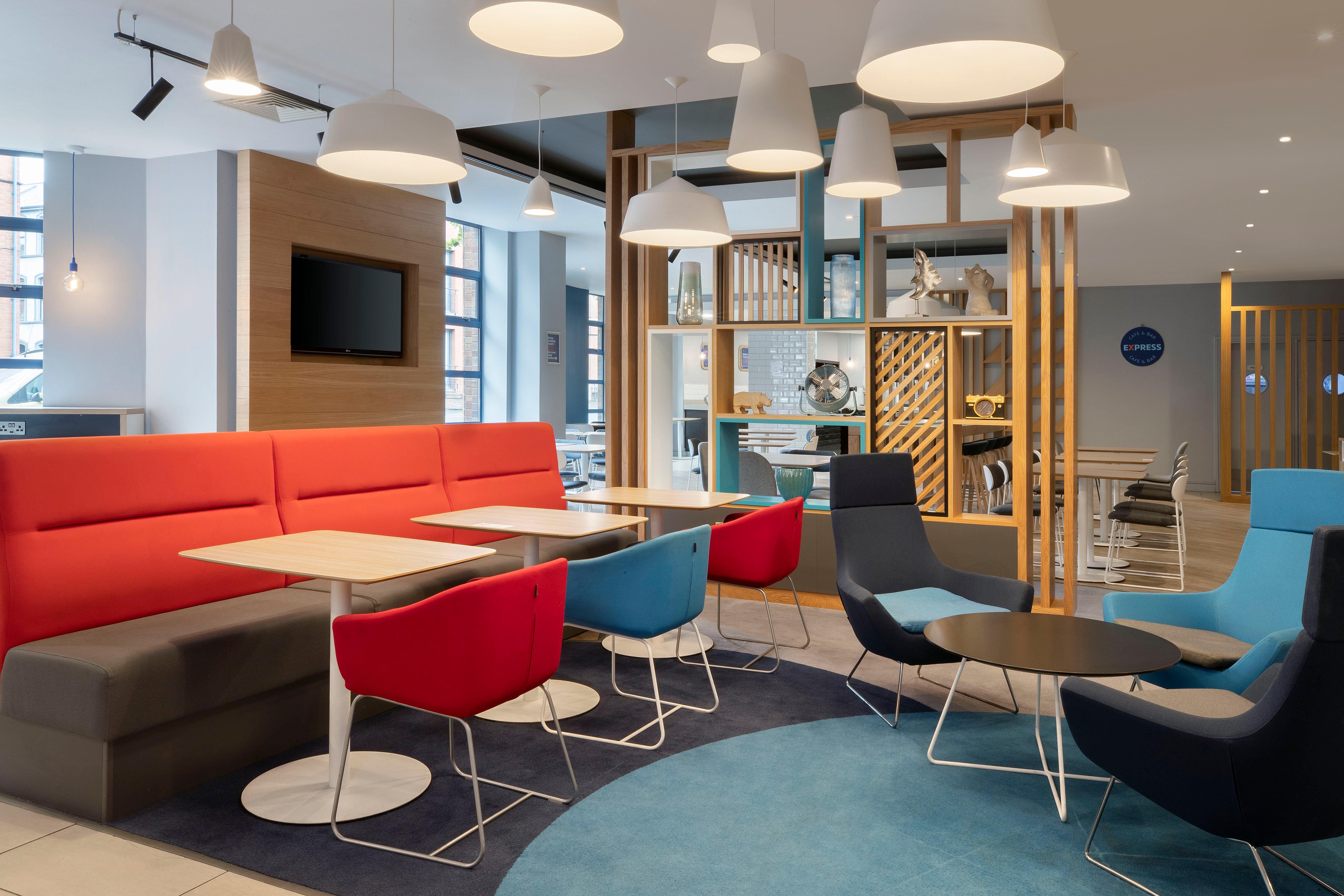 Holiday Inn Express Belfast City By Ihg Bagian luar foto