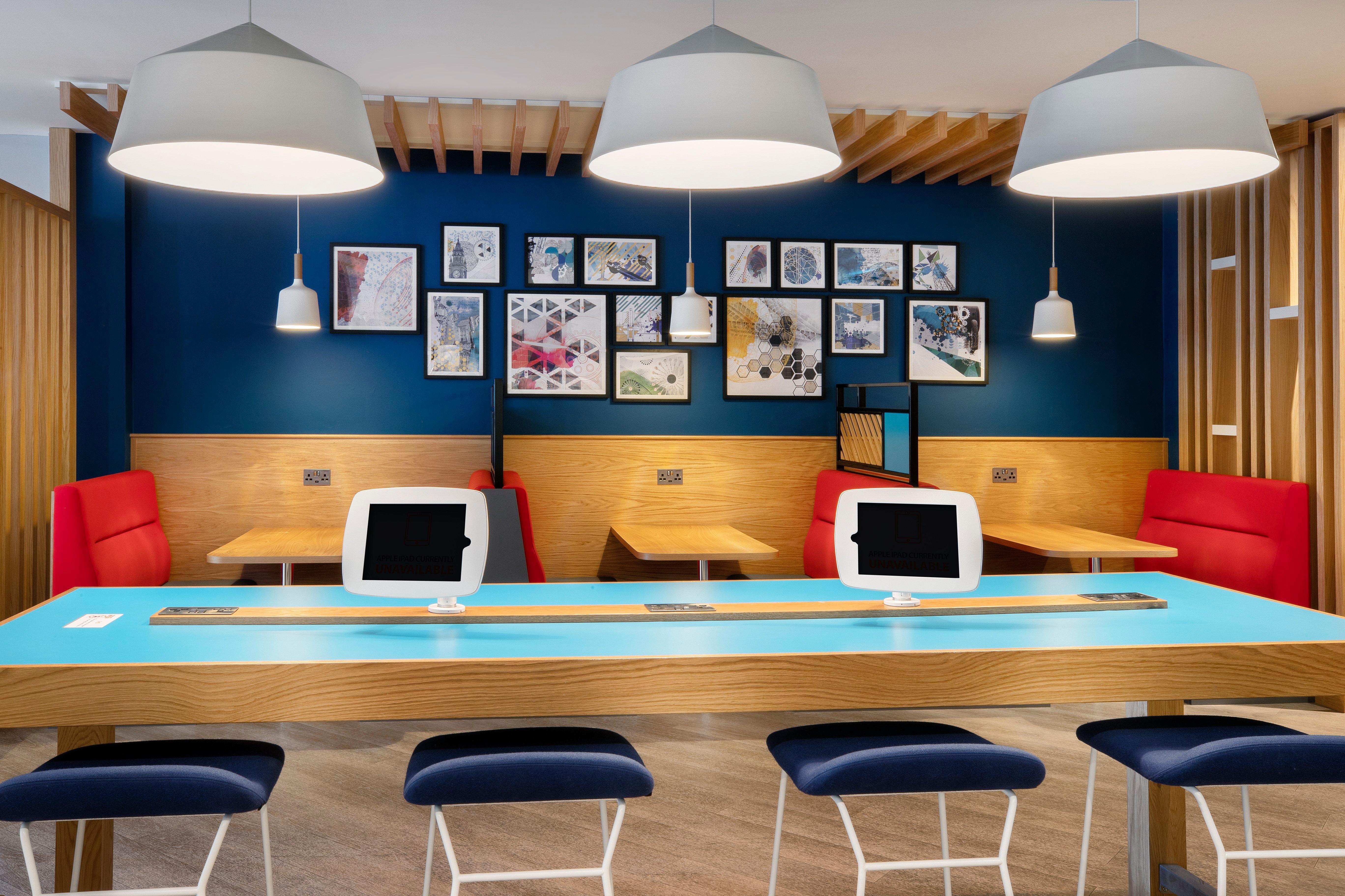Holiday Inn Express Belfast City By Ihg Bagian luar foto