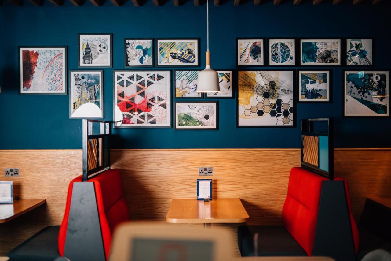 Holiday Inn Express Belfast City By Ihg Bagian luar foto