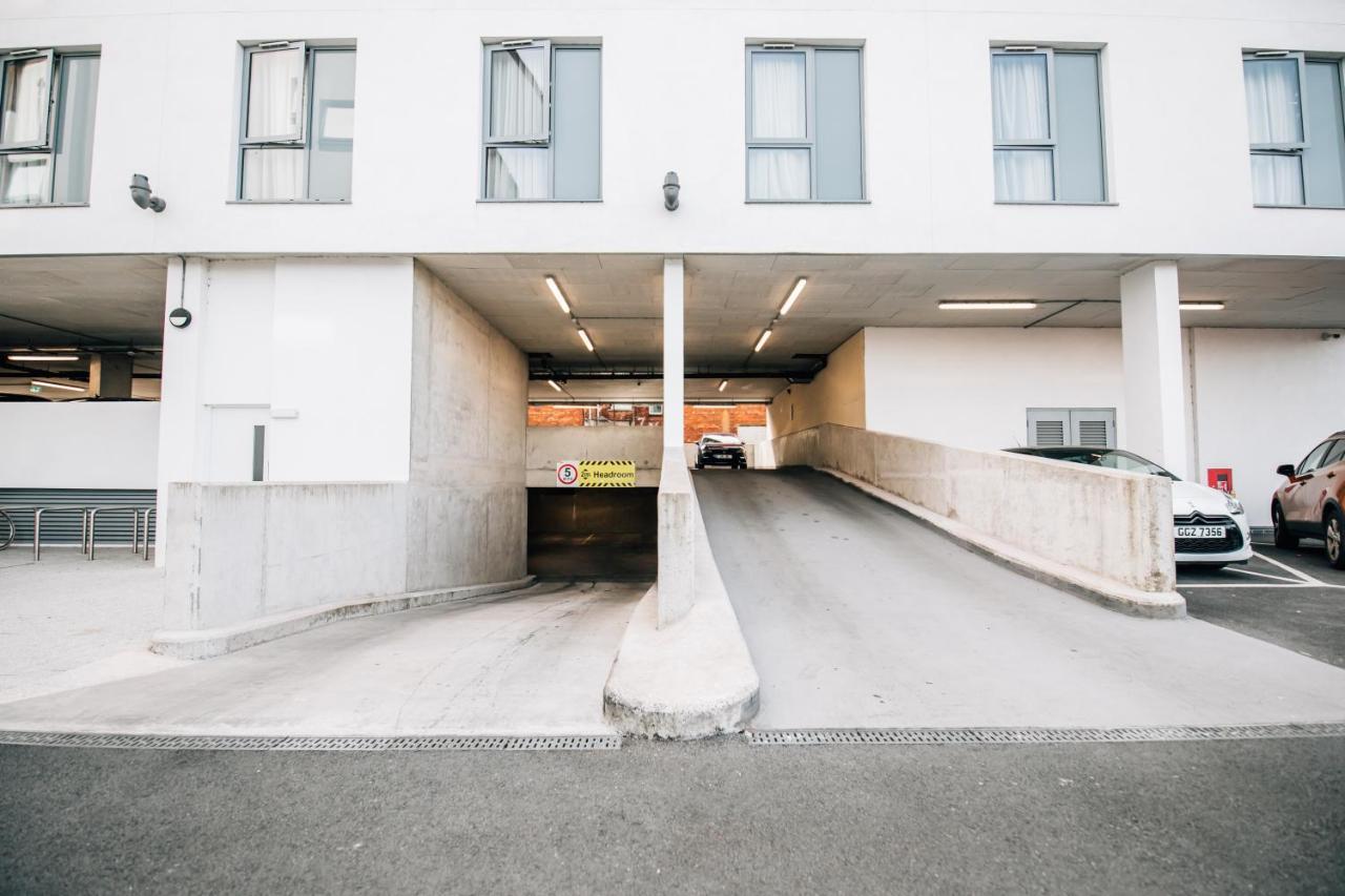Holiday Inn Express Belfast City By Ihg Bagian luar foto
